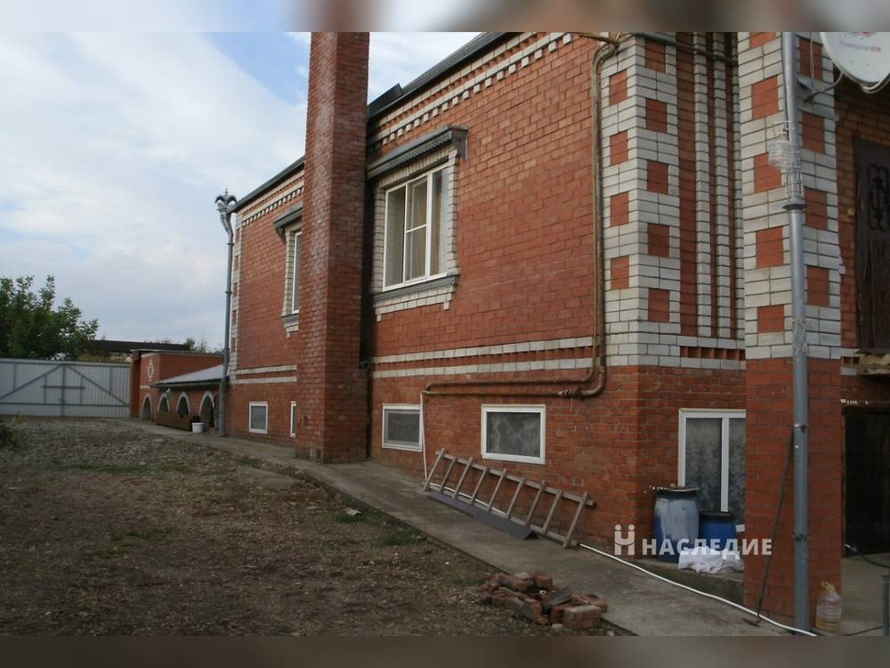 Кирпичный 1-этажный дом 210 м2 на участке 17 сот. Пластуновская, ул. Чернышевского - фото 2